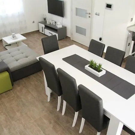 Ivana Apartment *