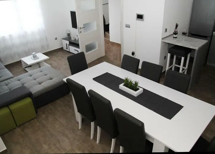 Ivana Biograd Na Moru