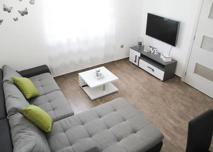 Ivana Biograd Na Moru